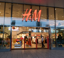 Kurtka puffer to hit wyprzedaży w H&M