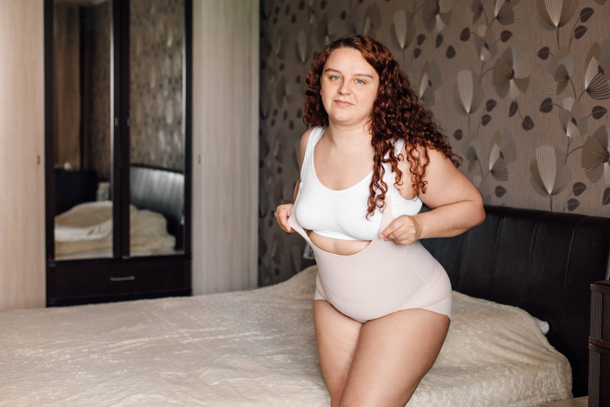 Majtki modelujące z Lidla za 39 zł pod sukienkę