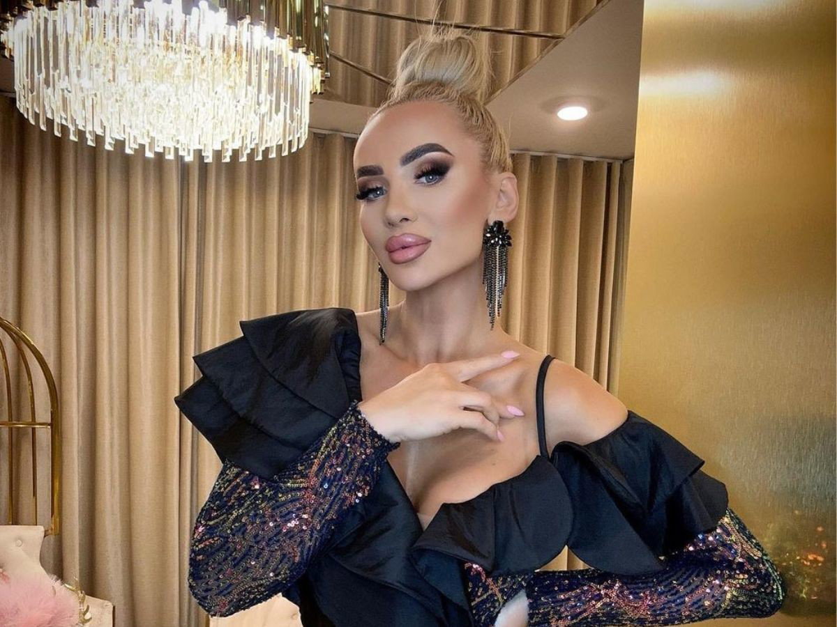 Izabela Macudzinska nosi ponadczasowy manicure