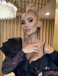Izabela Macudzinska nosi ponadczasowy manicure