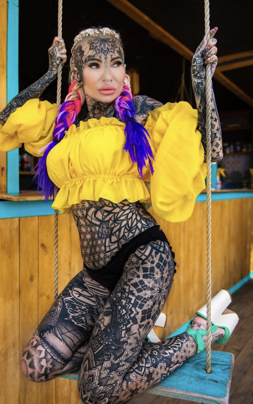 Adrianna Eisenbach z "Królowych Życia" pokazała zdjęcia  bez tatuaży