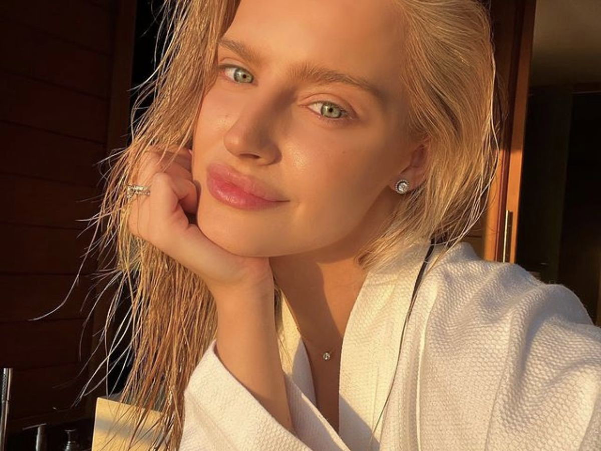 Karolina Pisarek z modnym manicure na wiosnę 2023 w stylu „that girl”