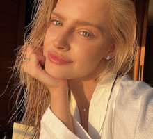 Karolina Pisarek z modnym manicure na wiosnę 2023 w stylu „that girl”