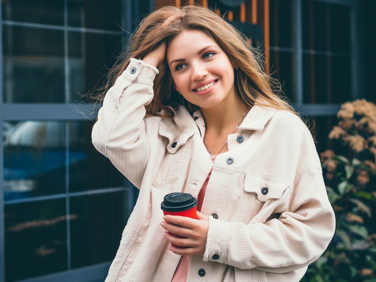 Jak stworzyć wiosenny look w stylu lat 90 Ten trend podbija Instagram i Tik Toka