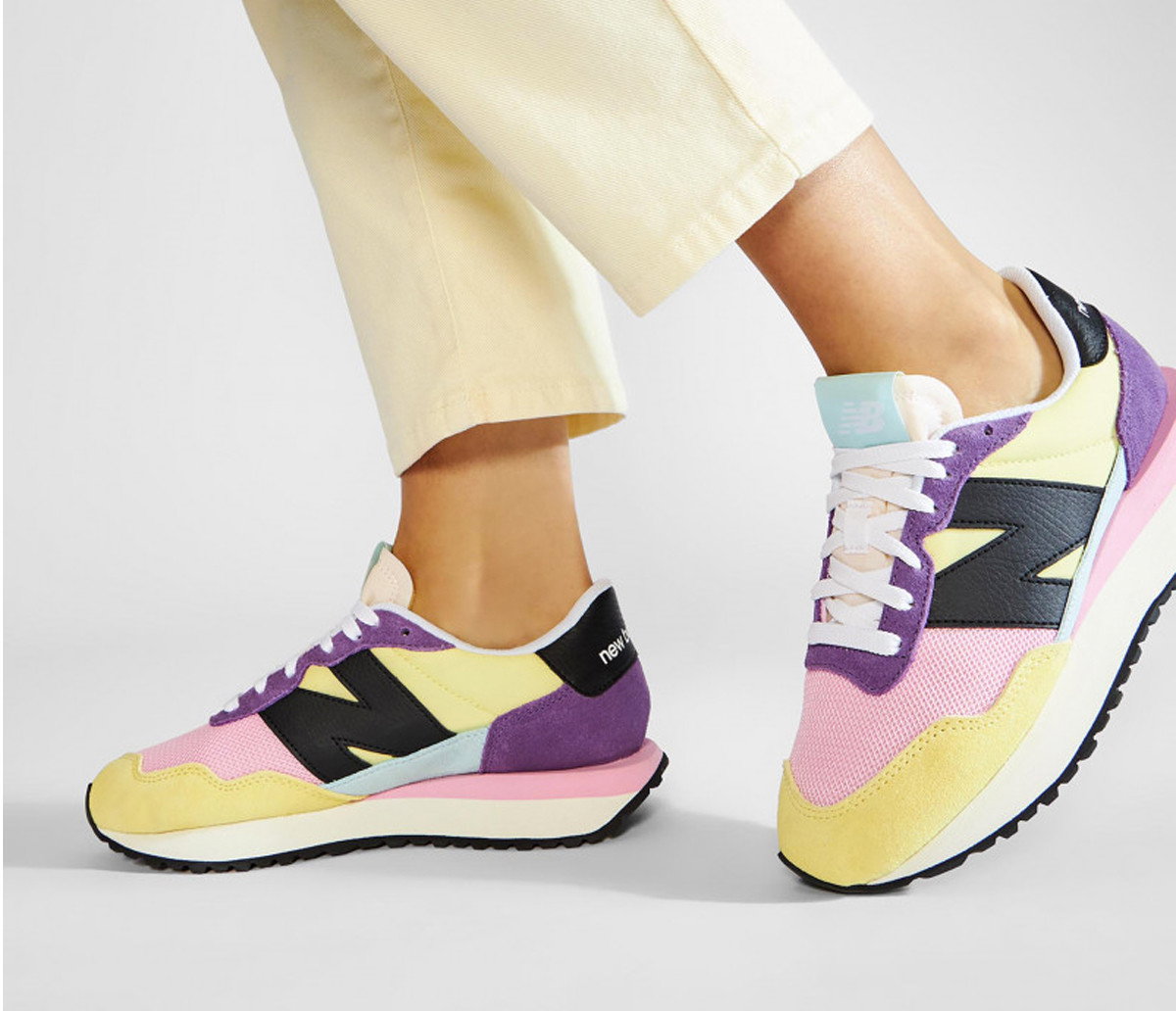 Kolorowe sneakersy New Balance
