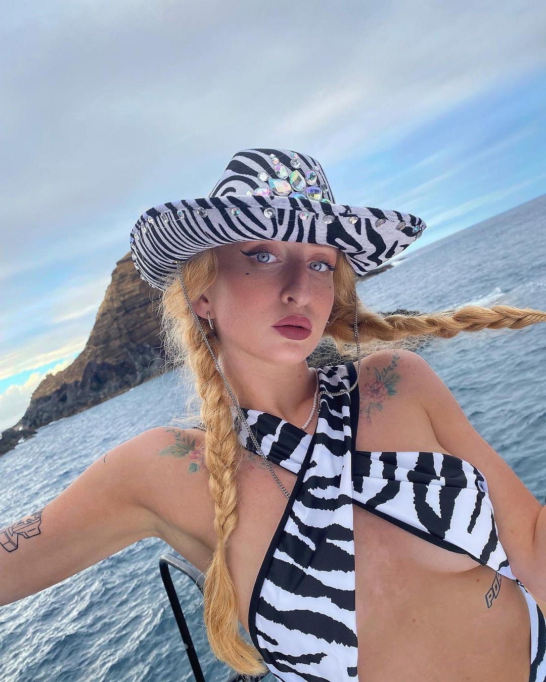 Hania z "Hotelu Paradise" drastycznie skróciła włosy i zmieniła ich kolor