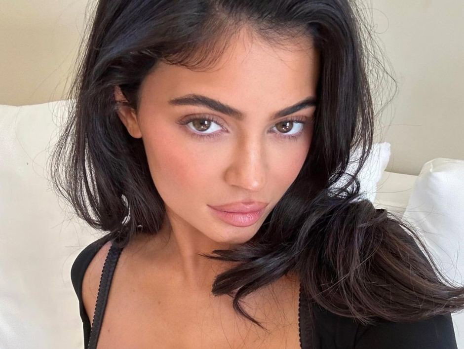 Modny manicure lipgloss nails Kylie Jenner