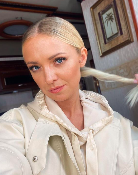 Barbara Kurdej-Szatan w modnej kamizelce pikowanej na jesień 2021