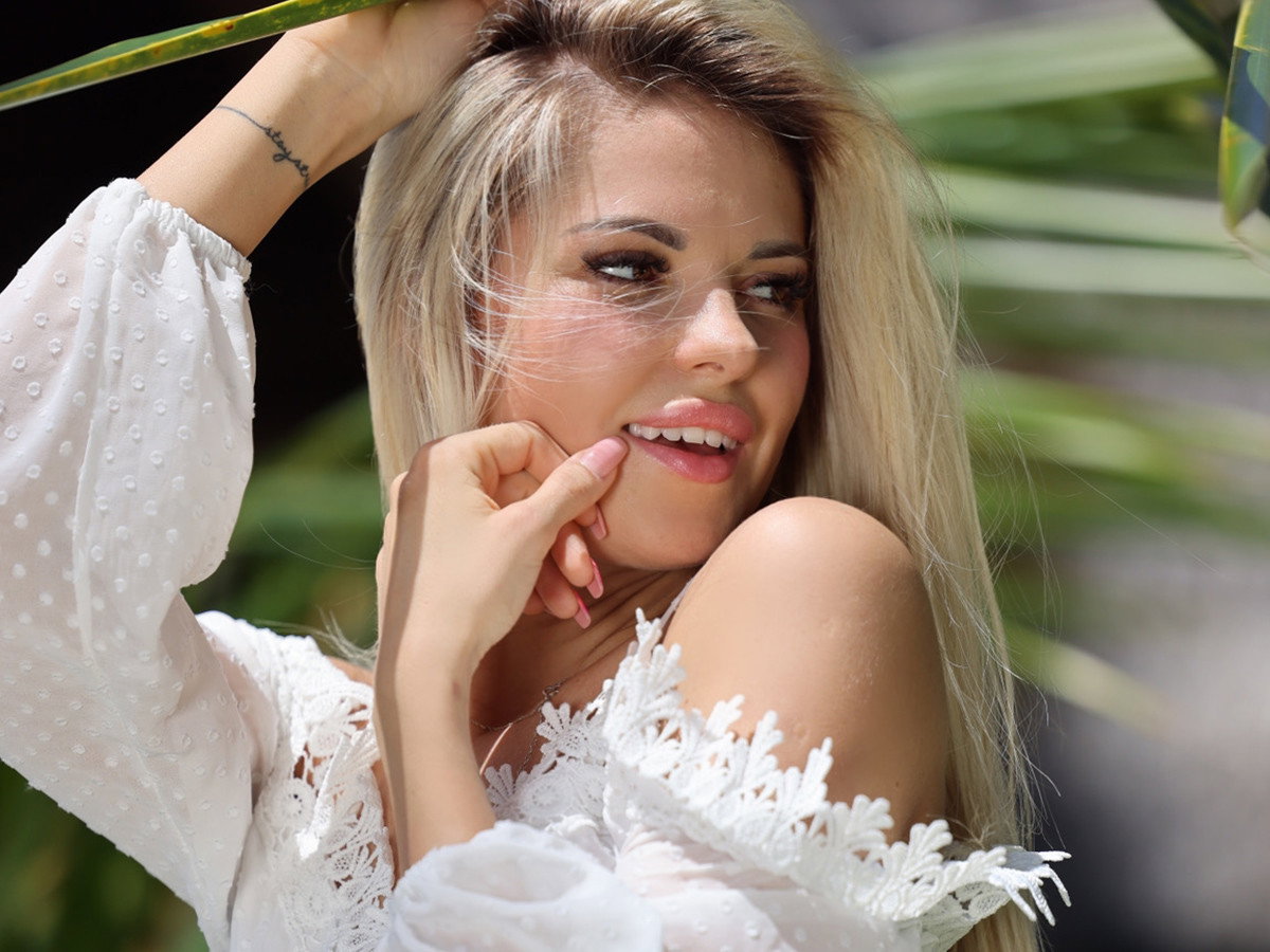 Inga "Hotel Paradise 4"