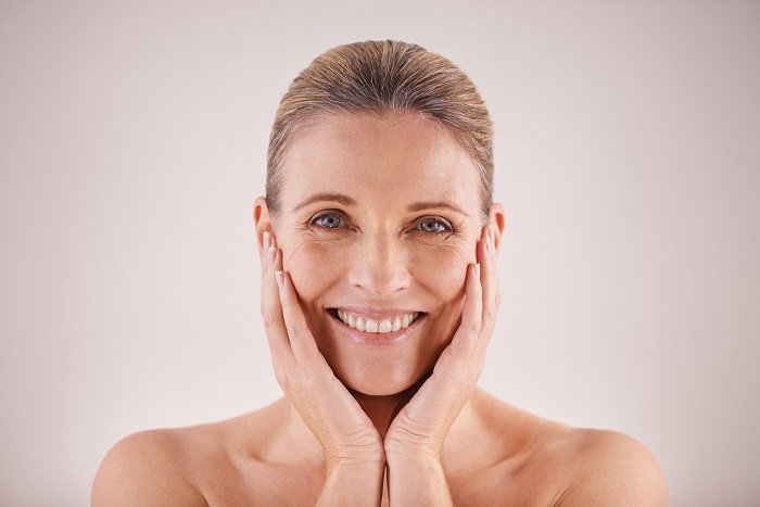 Kobieta ze zmarszczkami
