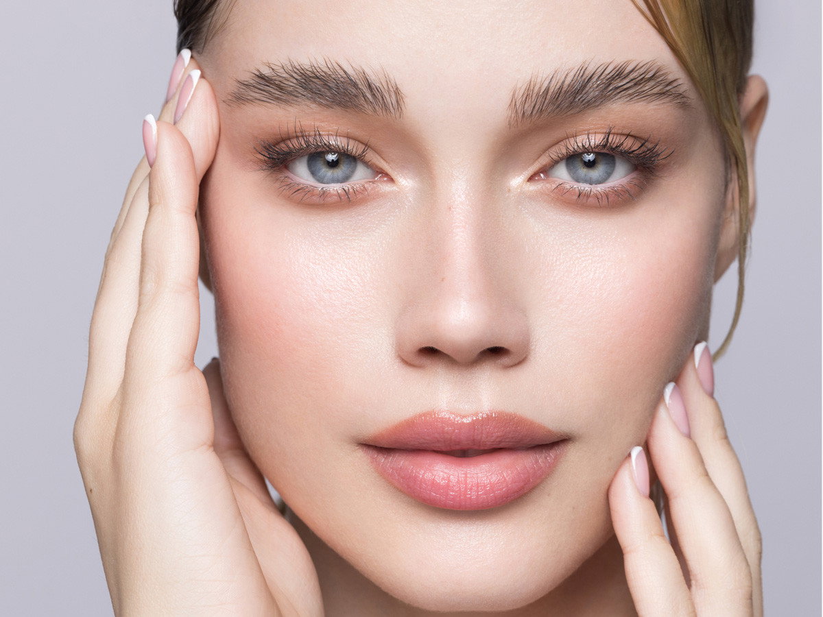 Już nie fluffy brows. Ta żelowa maskara do brwi nada modnego kształtu