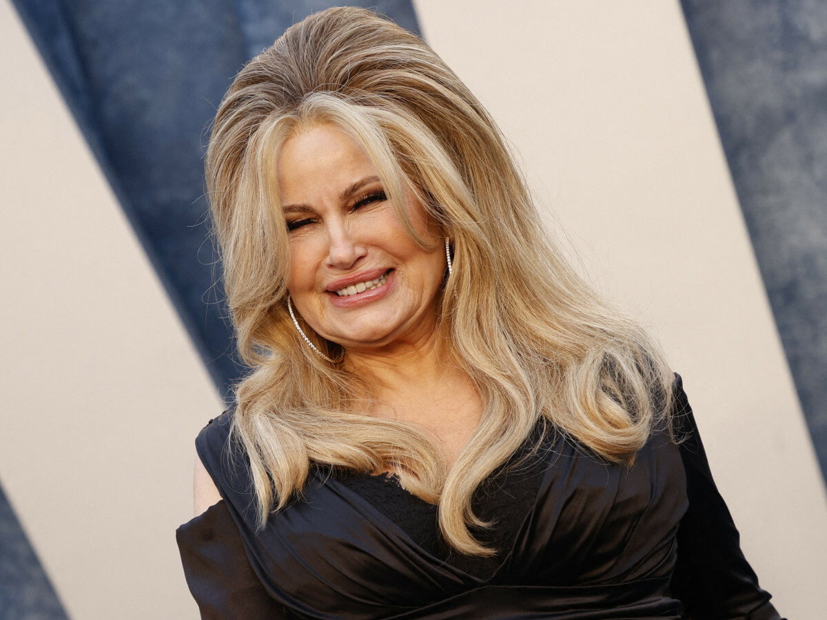 Oscary 2023: Odmieniona Matka Stiflera na imprezie Vanity Fair. Jennifer Coolidge zaskoczyła fryzurą