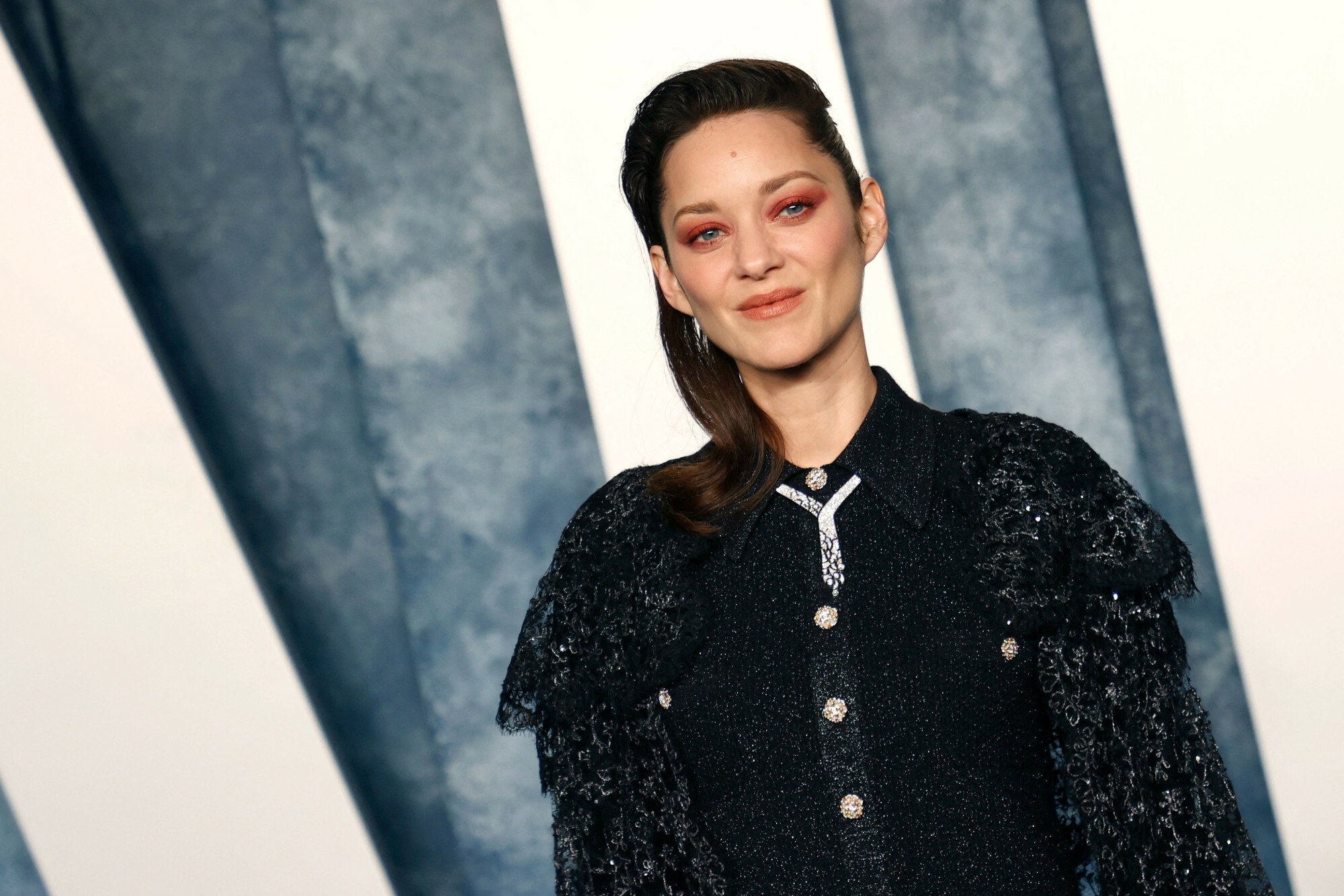 chrome nails w modnym kolorze wybrała Marion Cotillard