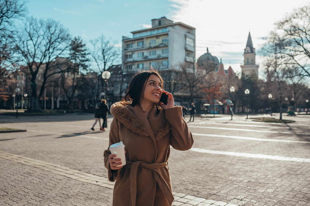 Black Friday w H&M: ciepły płaszcz z futerkiem na zimę 2021