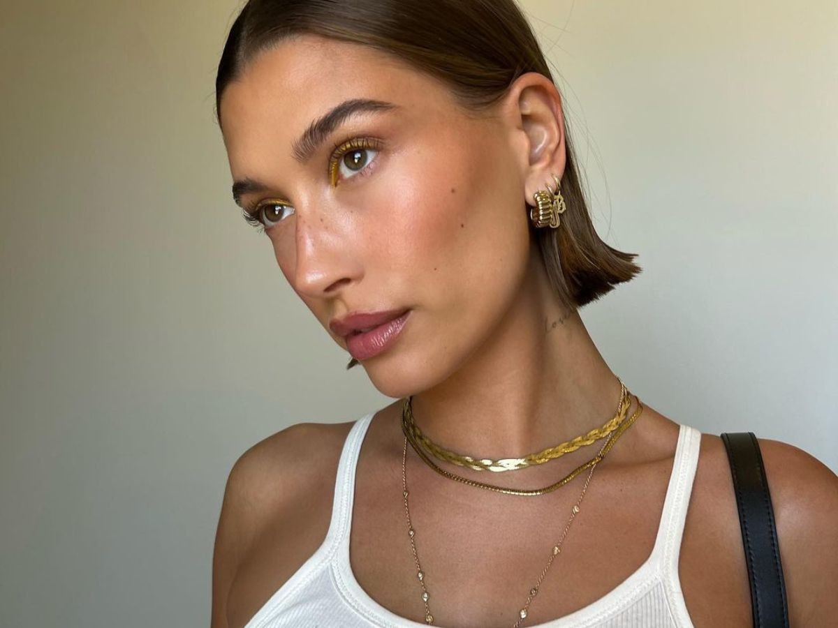 Modne paznokcie na wiosnę w stylu Hailey Bieber