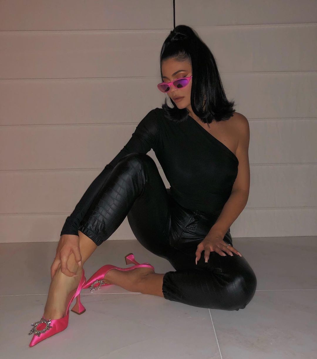 Kylie Jenner w butach kopciuszka