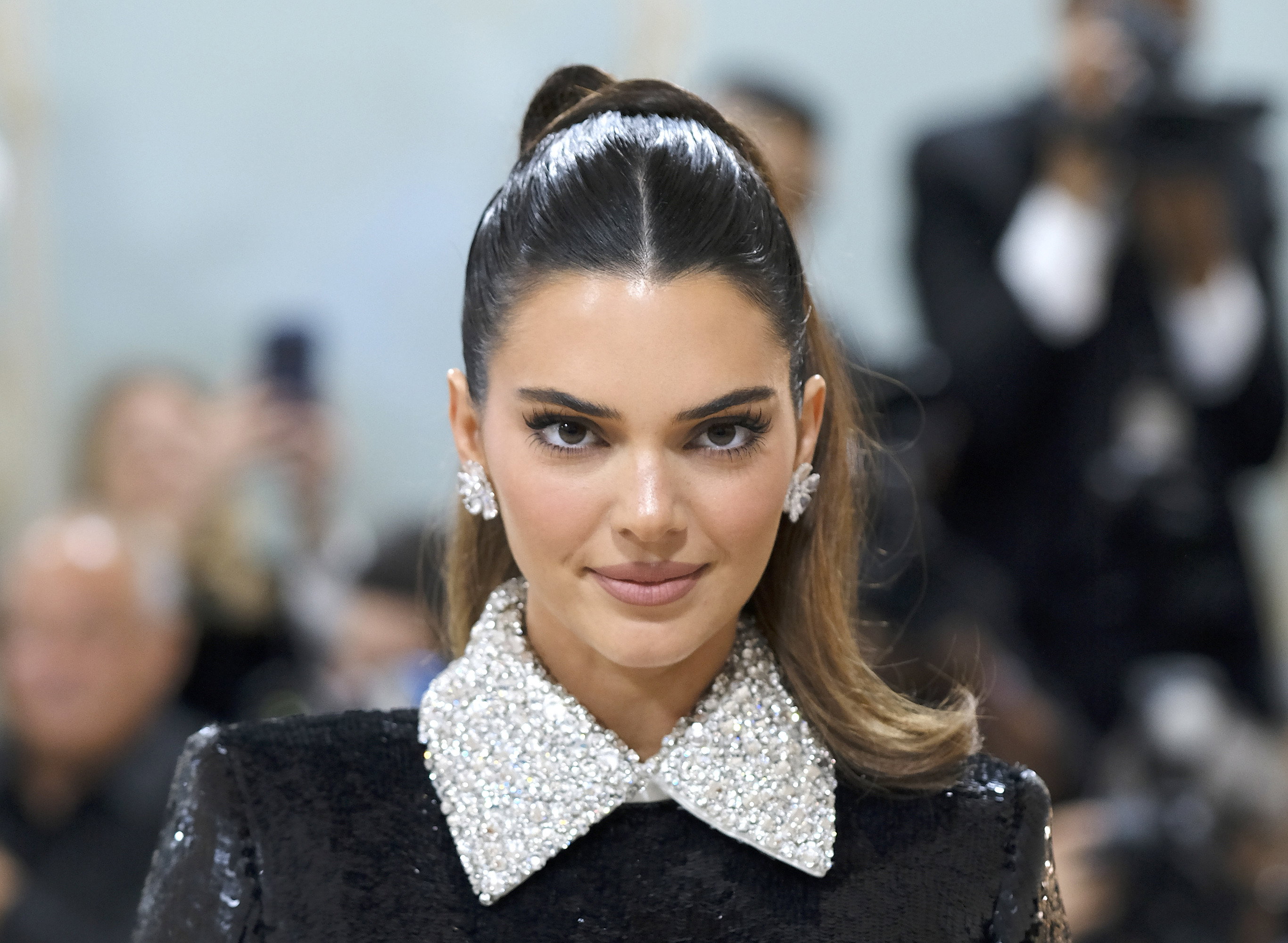 Kendall Jenner w kryjącym balsamie do twarzy
