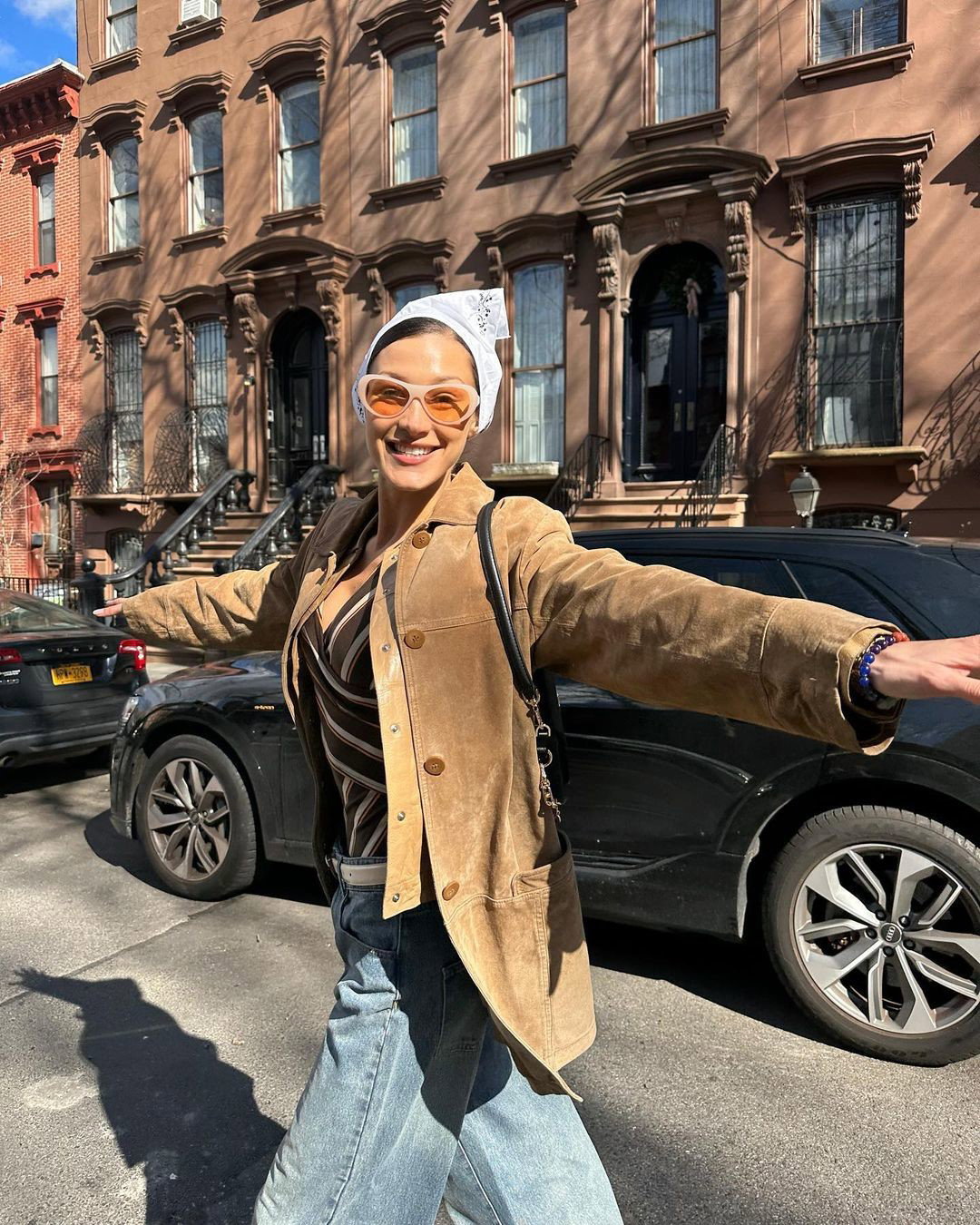 „taneczne buty” na wiosnę 2023 noszą Hailey Bieber i Bella Hadid