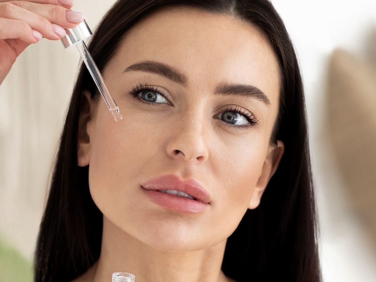 Nawilżająco-ochronny krem do twarzy SPF 50 Eveline Cosmetics (97)