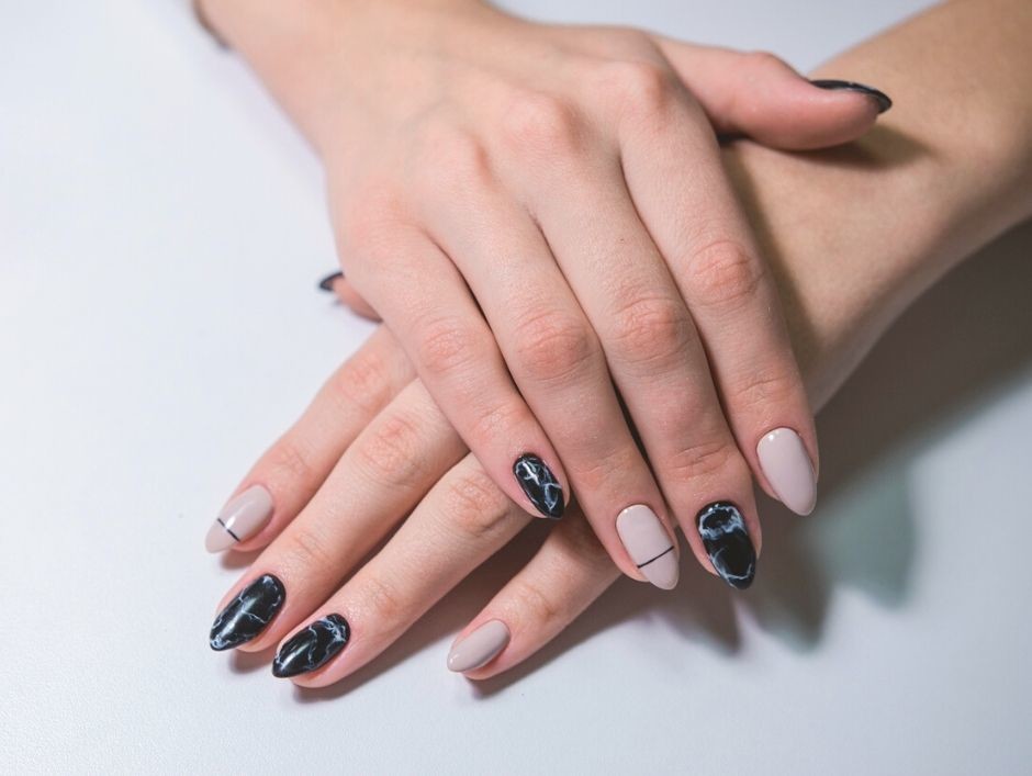 smoky nails - przydymione paznokcie