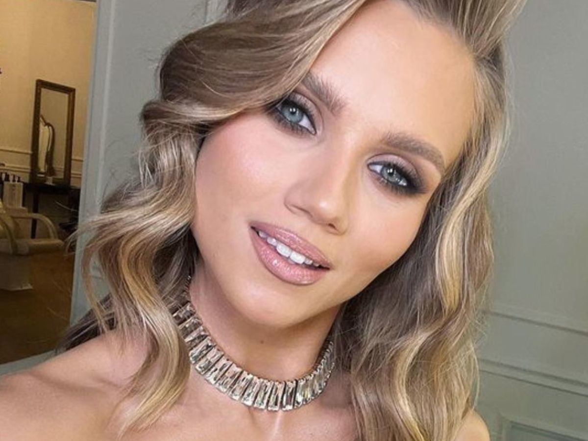 Agnieszka Kaczorowska z modnym manicure na lato 2023 w stylu milky white