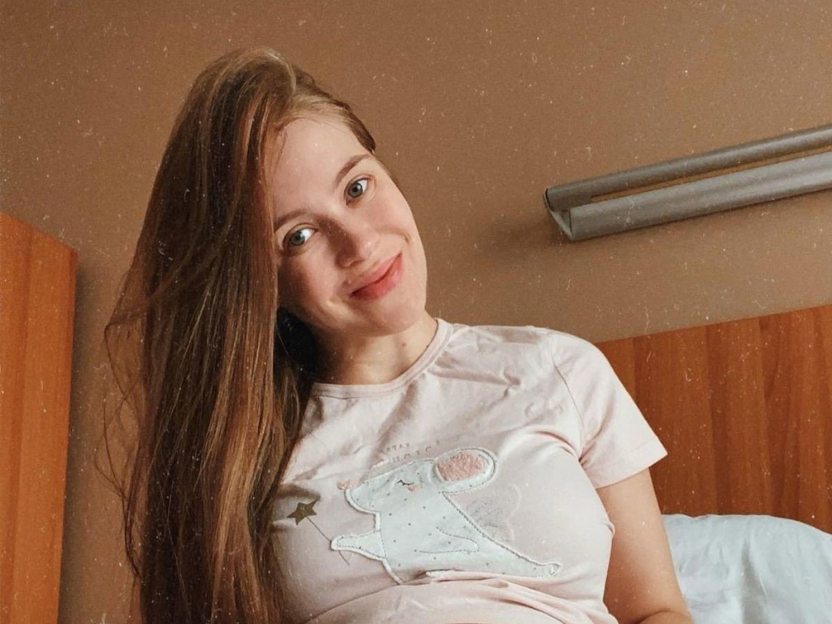 Rosyjska influencerka zniszczyła iPhone i ubrania znanych marek