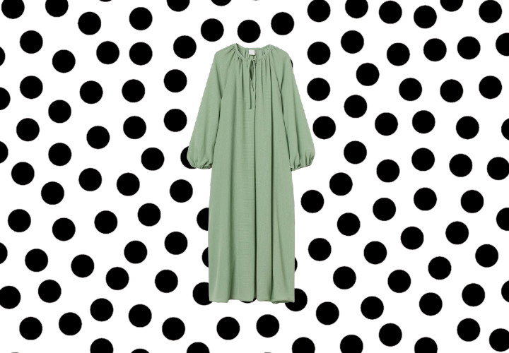 modna sukienka plus size na wiosnę 2022 na wyprzedaży w H&M