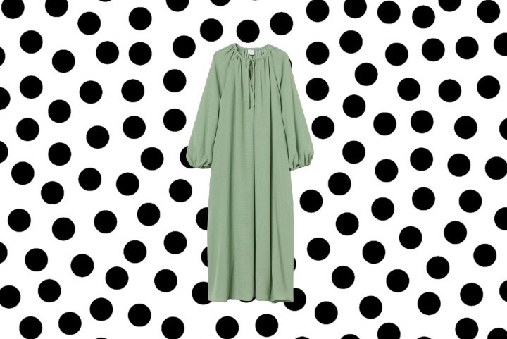 modna sukienka plus size na wiosnę 2022 na wyprzedaży w H&M