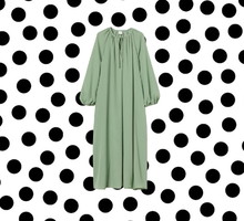 modna sukienka plus size na wiosnę 2022 na wyprzedaży w H&M