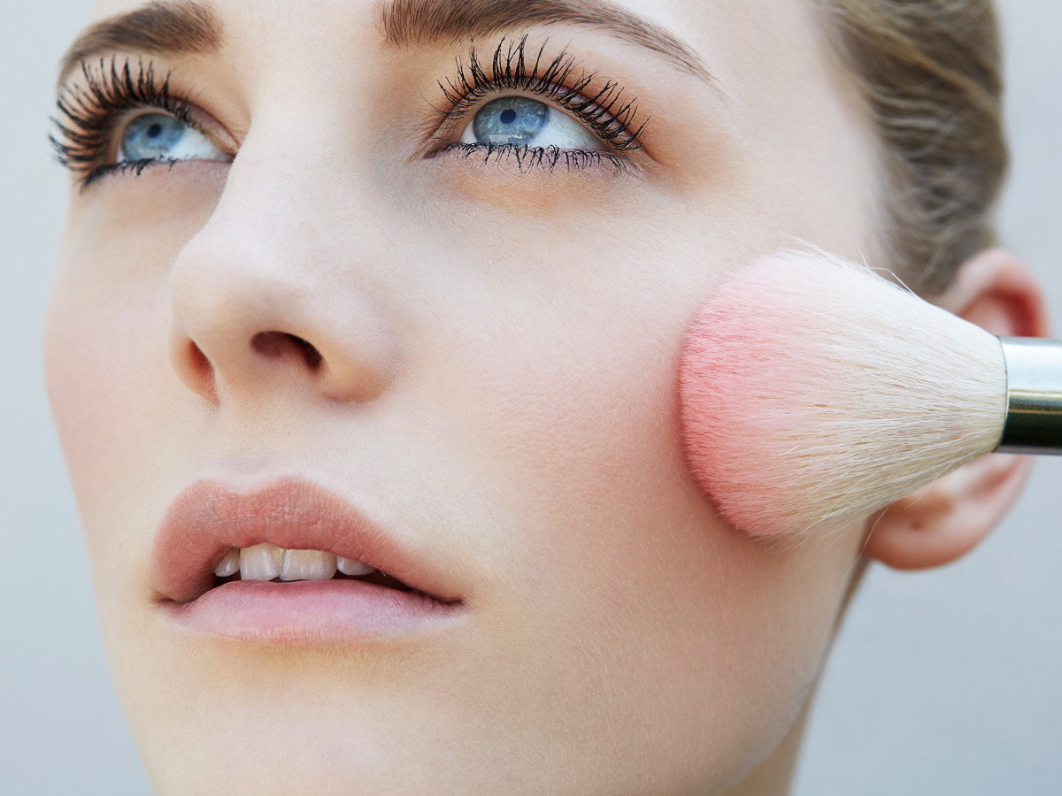 Róż za 30 zł daje efekt 1:1 jak Dior Rosy Glow Blush za 200! Policzki zyskują "cold cheeks effect". To mocny trend 2024 z wybiegów