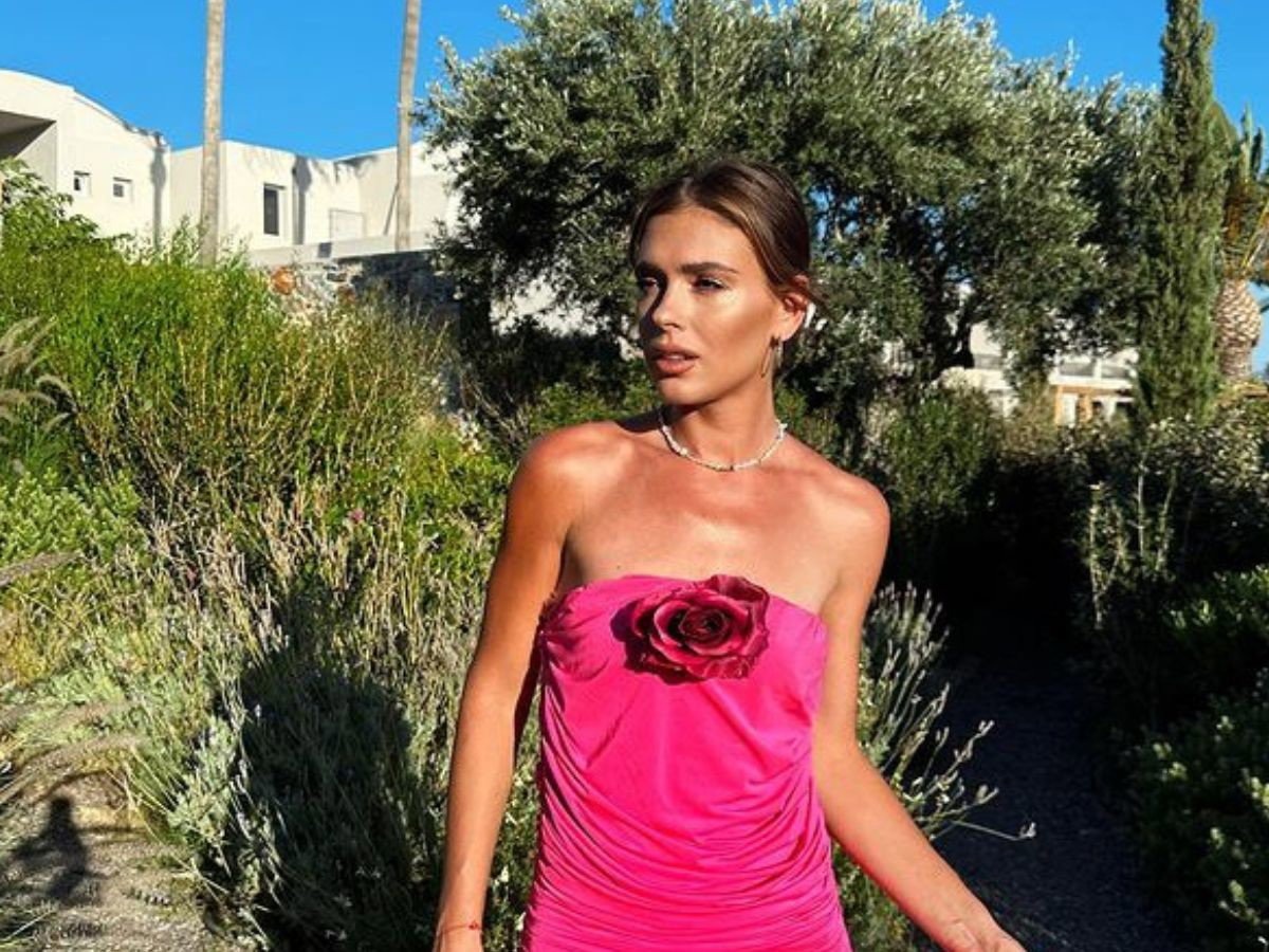Modny pedicure w stylu "Barbie" nosi Klaudia Halejcio