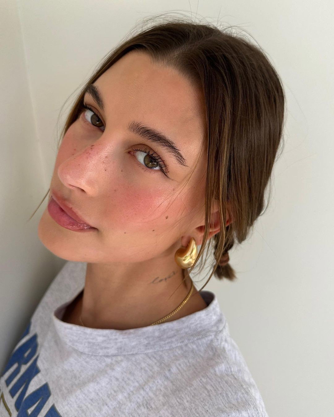 Strawberry Girl Aesthetic - Hailey Bieber
