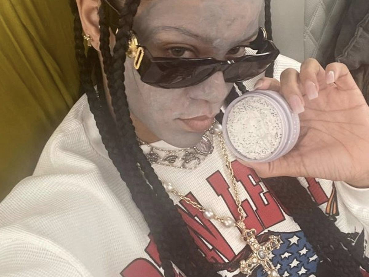 Rihanna używa oczyszczającej maseczki z kwasem salicylowym