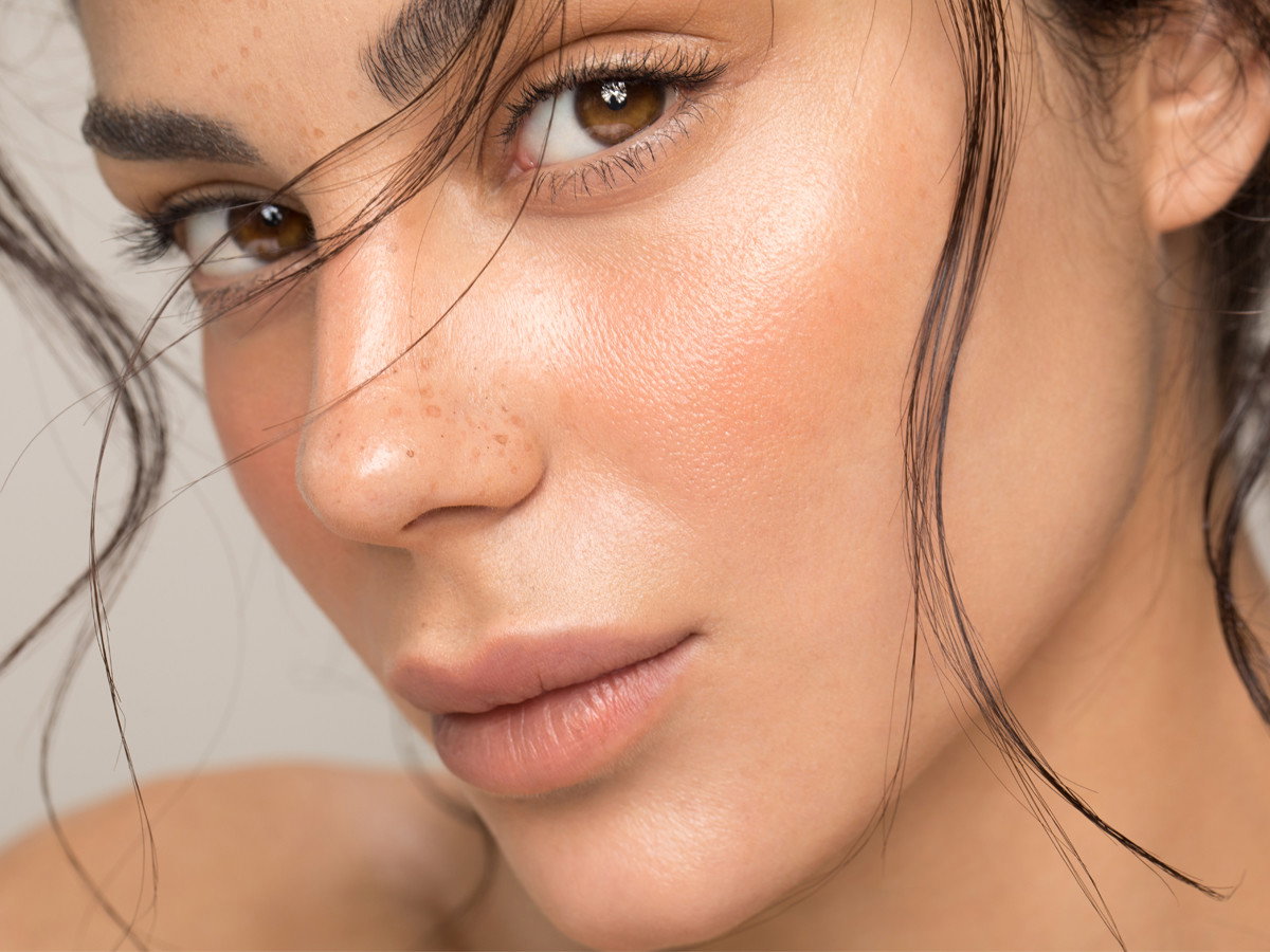 Matujący podkład za 24zł zapewnia "flawless skin" na 10 godzin. TikTokerki mówią, że to zamiennik Double Wear Estee Lauder!