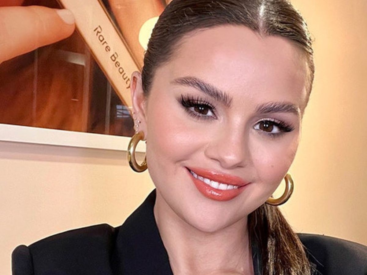 Te modne buty na jesień 2023 nosi Selena Gomez