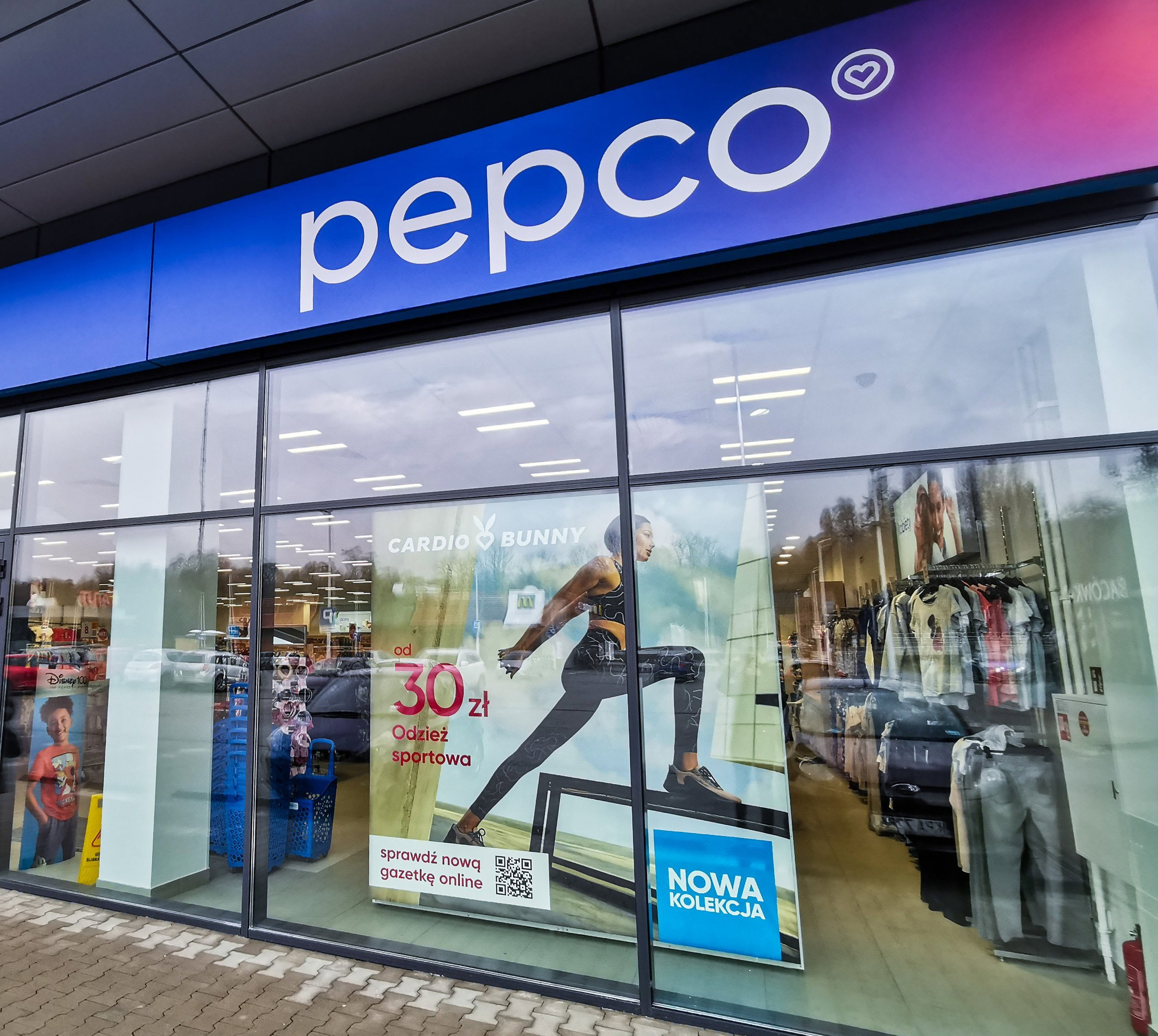 Viralowa kurtka koszulowa w jodełkę z Pepco