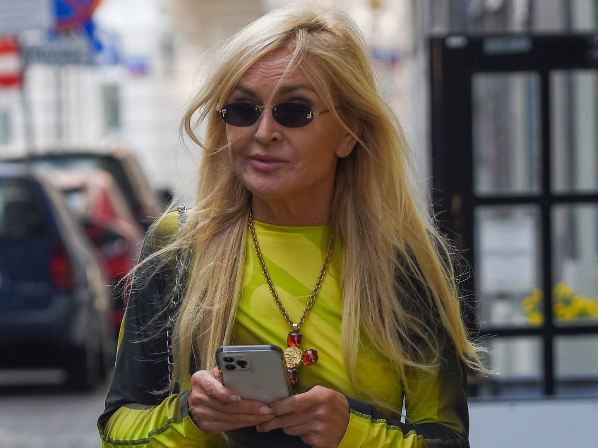 Monika Olejnik maszeruje ulicami Warszawy