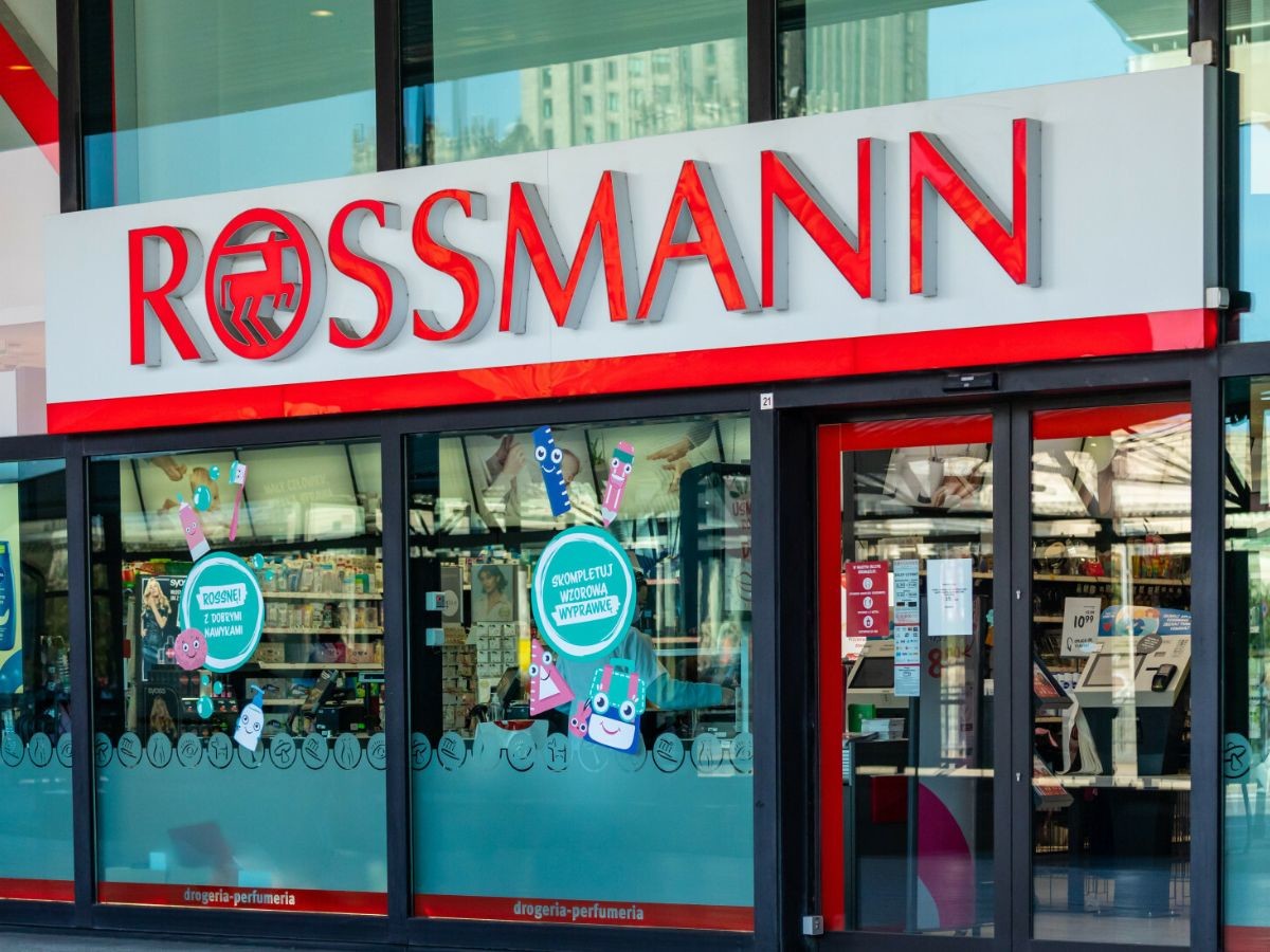 Wygładzający krem pod oczy z Rossmanna