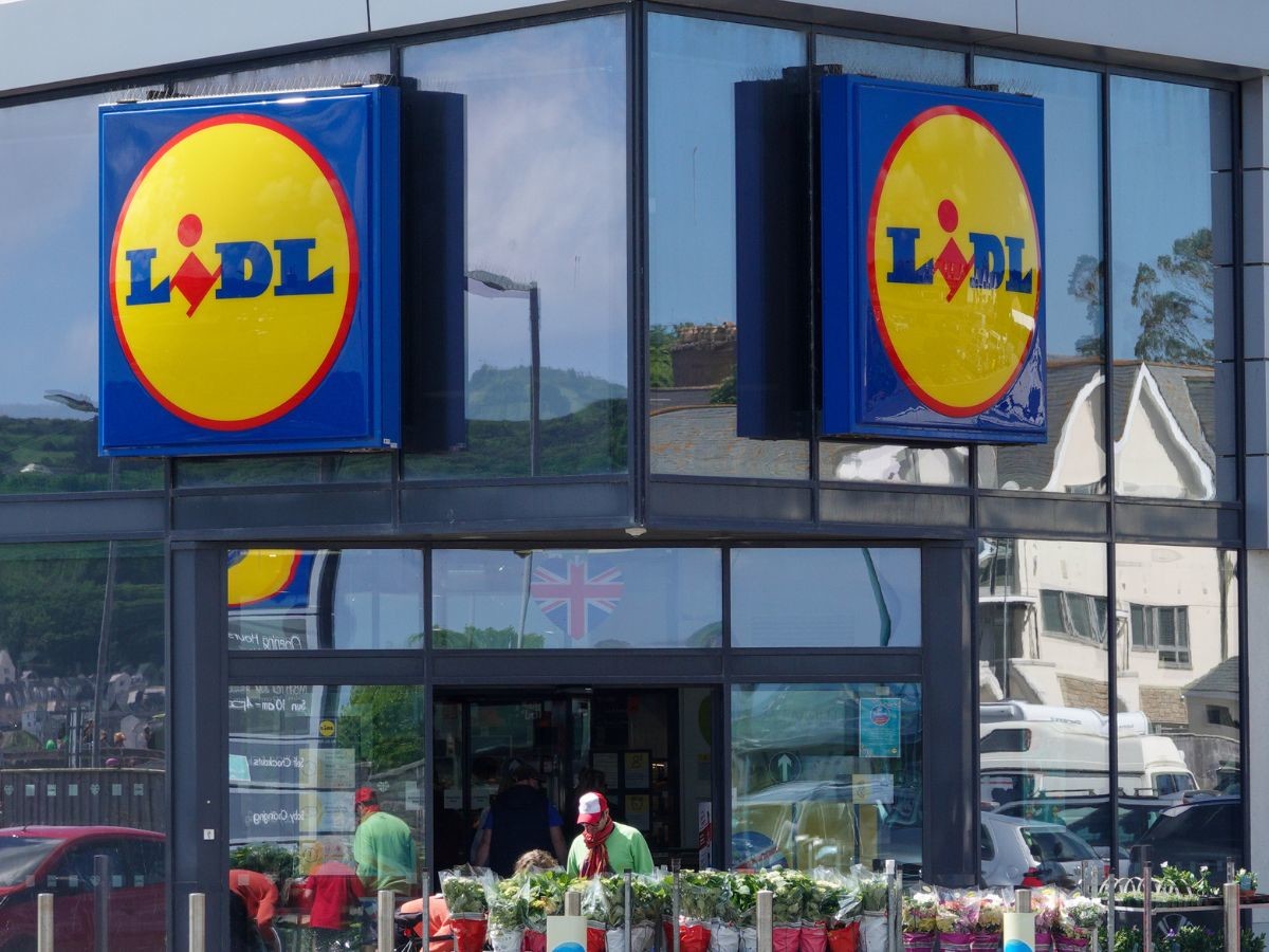 Modne jeansy wide leg na jesień 2023 z Lidla