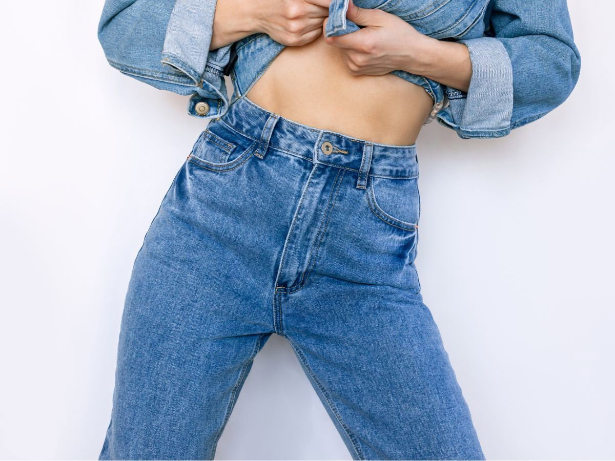Zwężane jeansy mom fit z Lidla