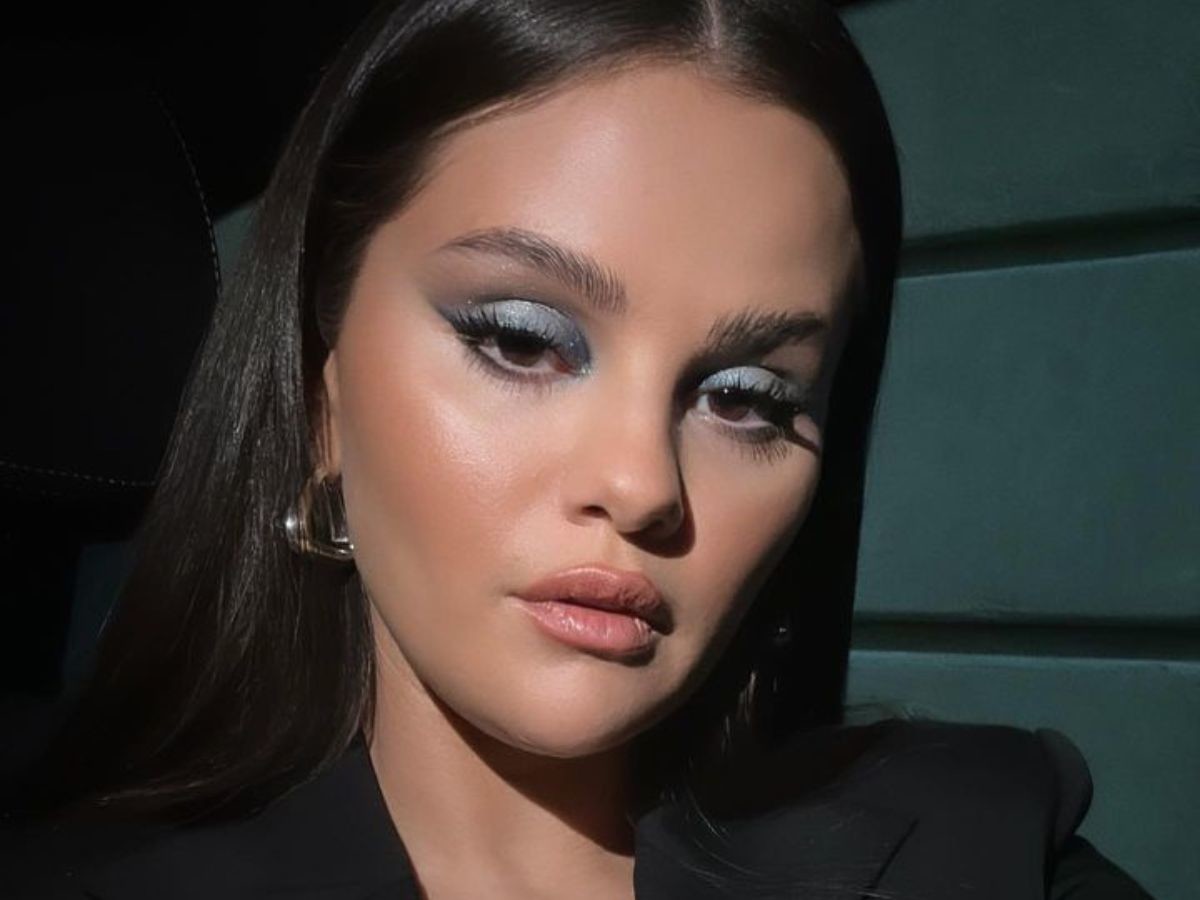 Metalic glam nails Seleny Gomez
