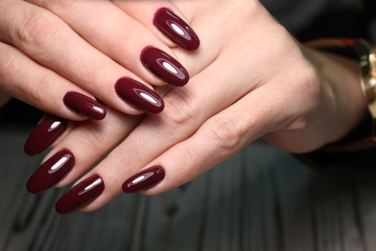 Paznokcie cherry mocha