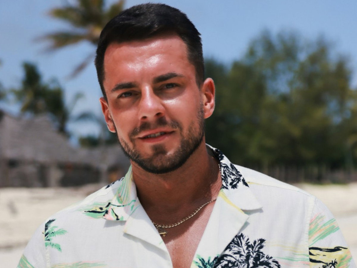"Hotel Paradise": Krzysztof po rozstaniu z Basią pozuje z tajemniczą pięknością. Fani: "szybko się pocieszyłeś"