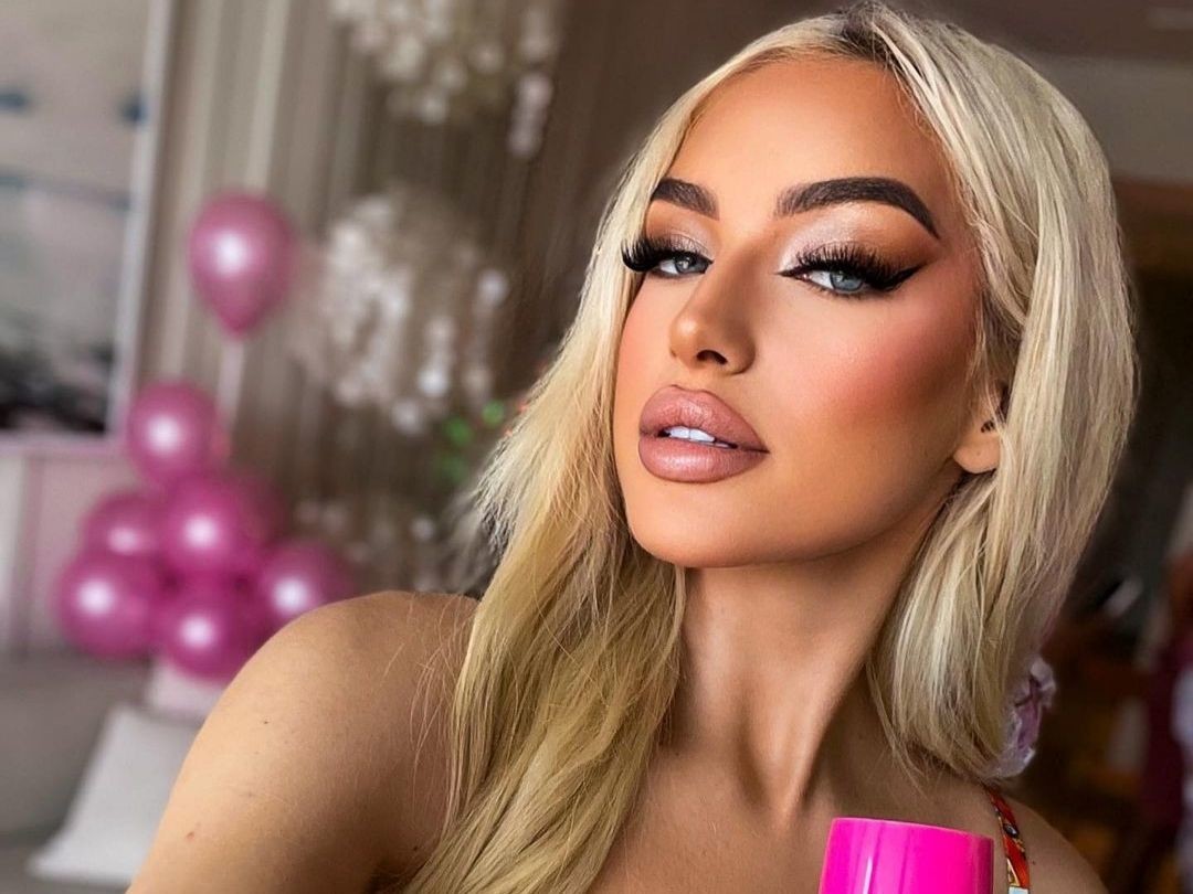 Caroline Derpienski pokazała zdjęcia z wieczoru panieńskiego