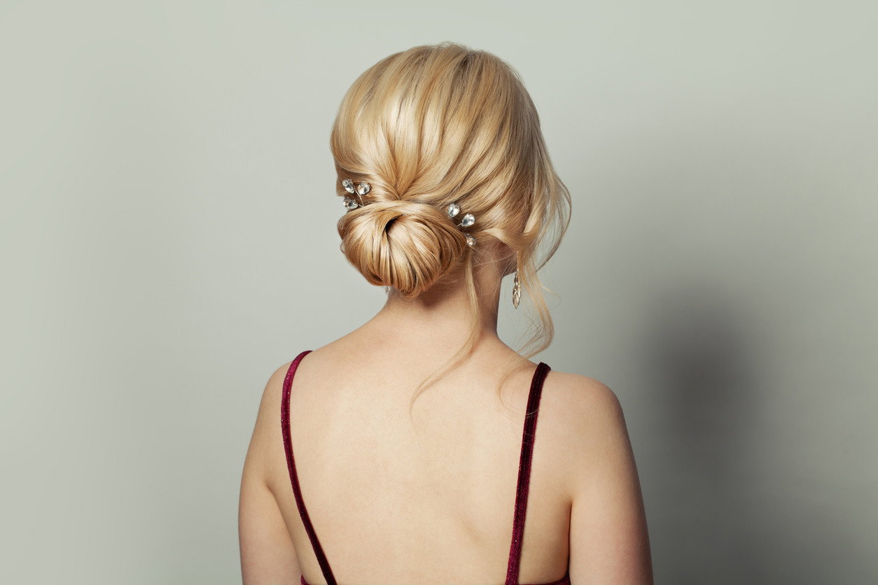 chignon hair to modna fryzura na lato 2022