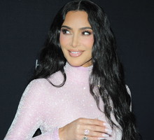 biustonosz SKIMS od Kim Kardashian