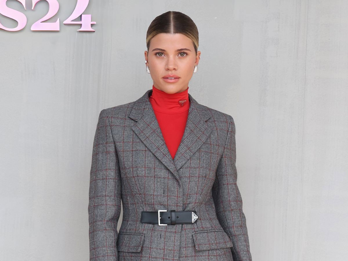modny makijaż concealer lips sofia richie