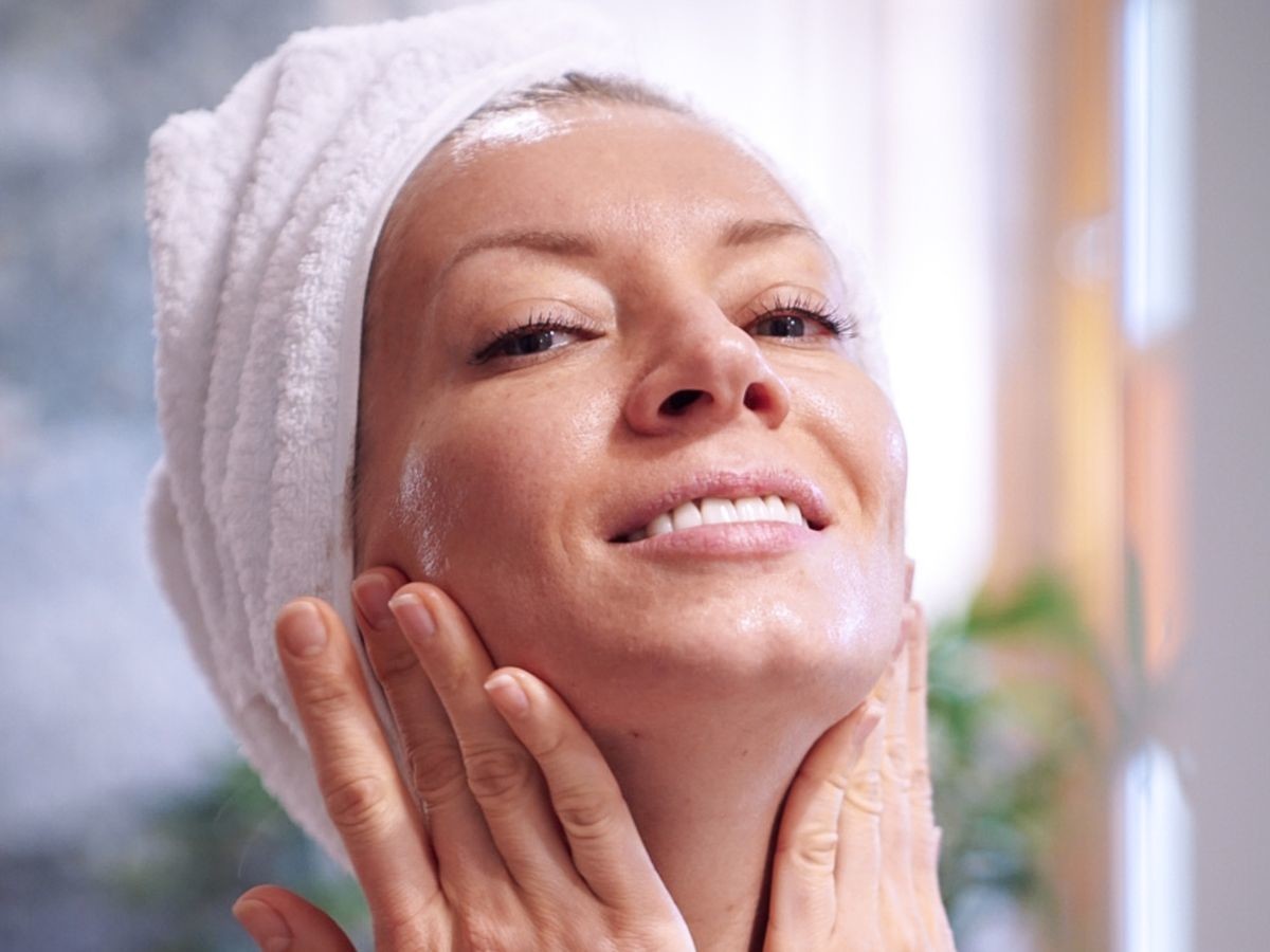Nawilżająco-ochronny krem do twarzy SPF 50 Eveline Cosmetics (64)