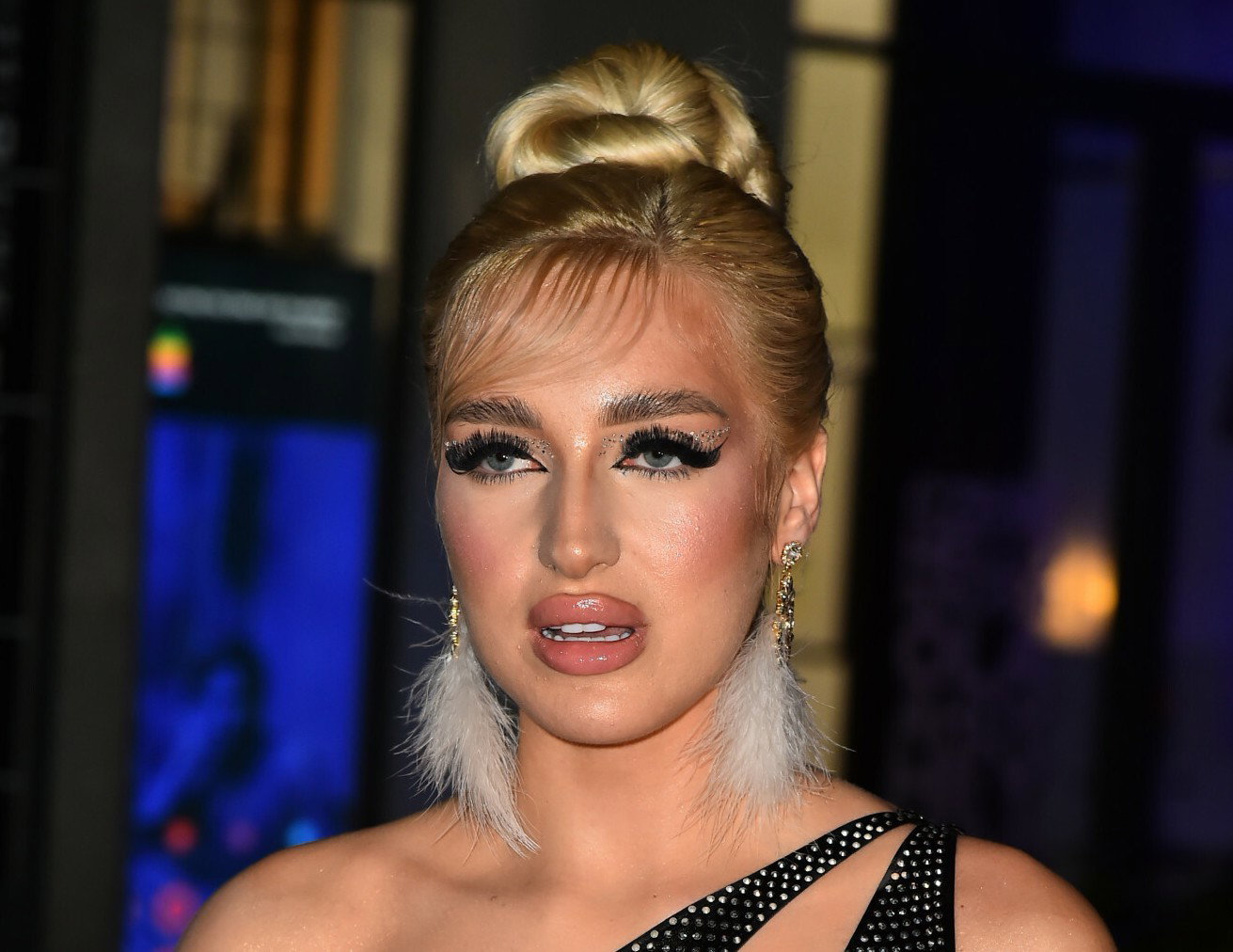 Caroline Derpienski nagle wróciła na Instagram