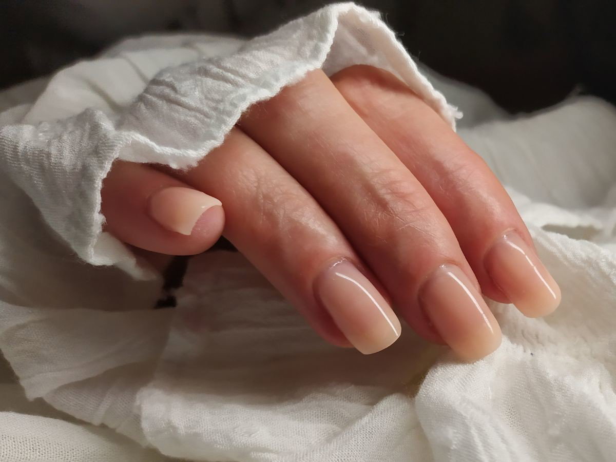 Manicure w kolorze nude 2.0 na zimę 2023